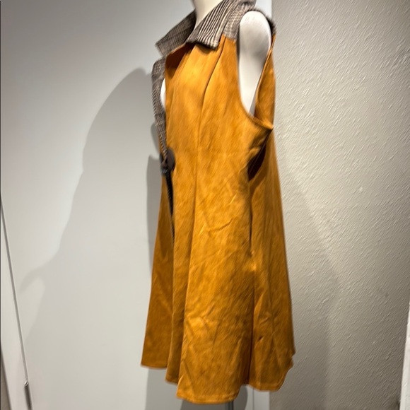 Radzoli Tan Sleeveless Vest with Flared Silhouette faux suede - Picture 3 of 11